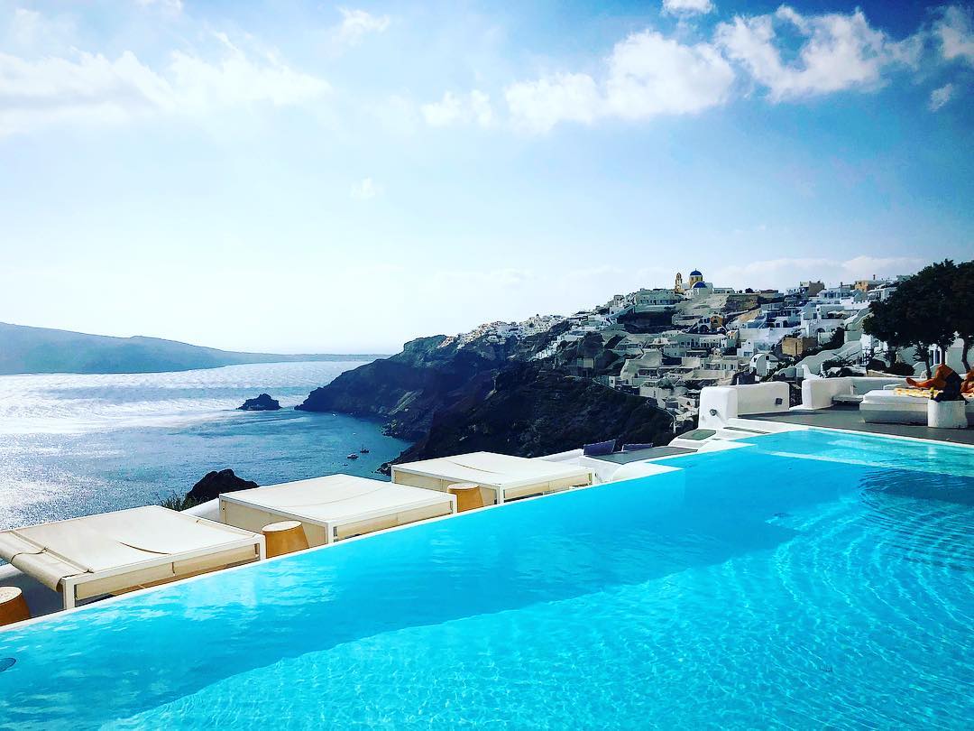 Kirini hotel infinity pool in Santorini